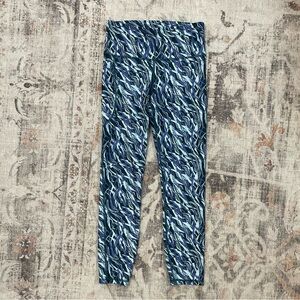 Under Armor Blue and white leggings with a cool pattern and pockets